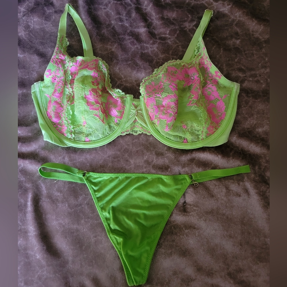 Victoria's secret bra and underwear set